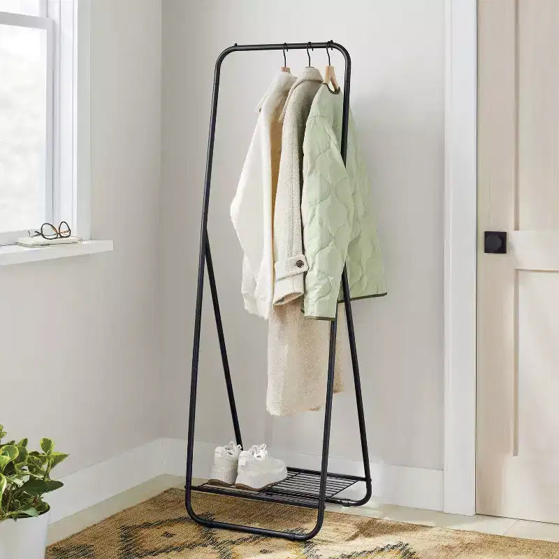 Portant à vêtements étroit avec étagère à chaussures - Brightroom™