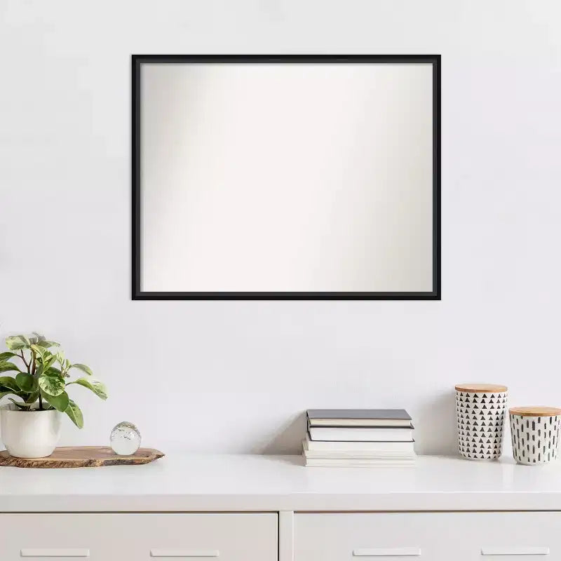 Miroir mural en bois noir Lucie 29 po x 23 po sans biseau - Amanti Art