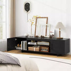 Meuble TV Costway pour téléviseurs 70 pouces, centre de divertissement moderne avec prise de courant et 2 trous pour câbles, marron/noir