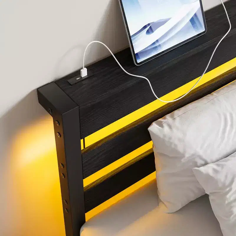 Cadre de lit noir CLIHOME robuste avec plateforme, éclairage LED, tête de lit et station de recharge USB