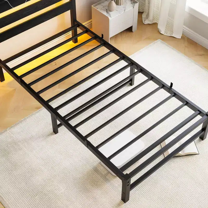 Cadre de lit noir CLIHOME robuste avec plateforme, éclairage LED, tête de lit et station de recharge USB
