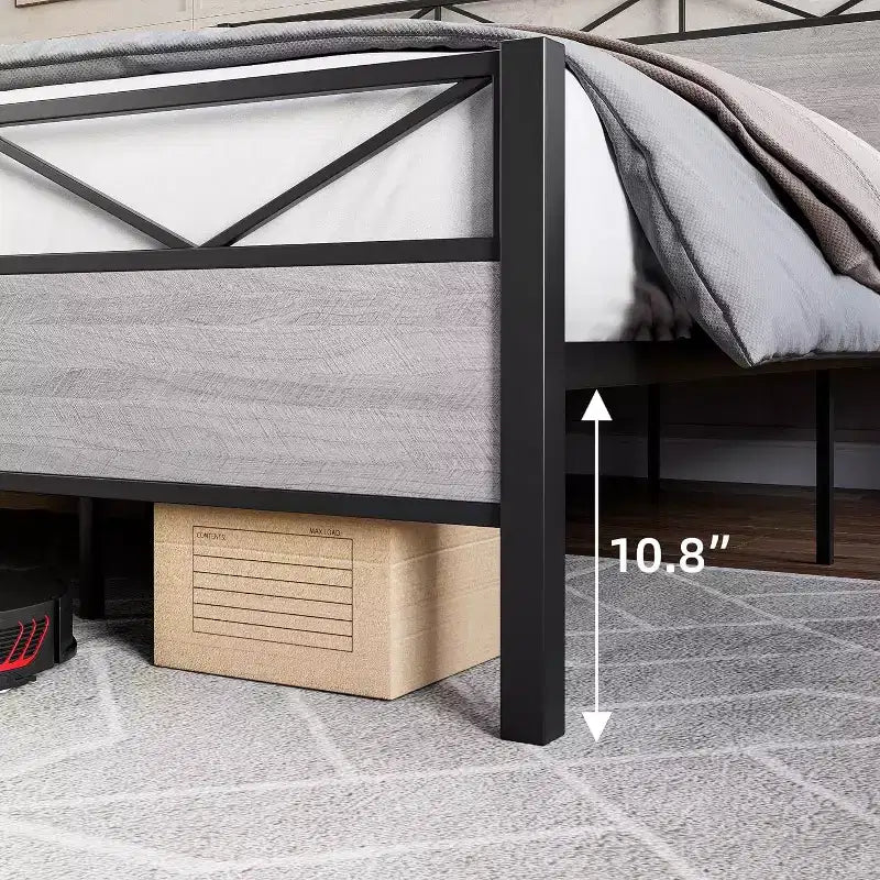 Cadre de lit avec tête de lit, Cadre de lit plateforme King industriel, Support à lattes métalliques solides, Rangement sous le lit de 28 cm