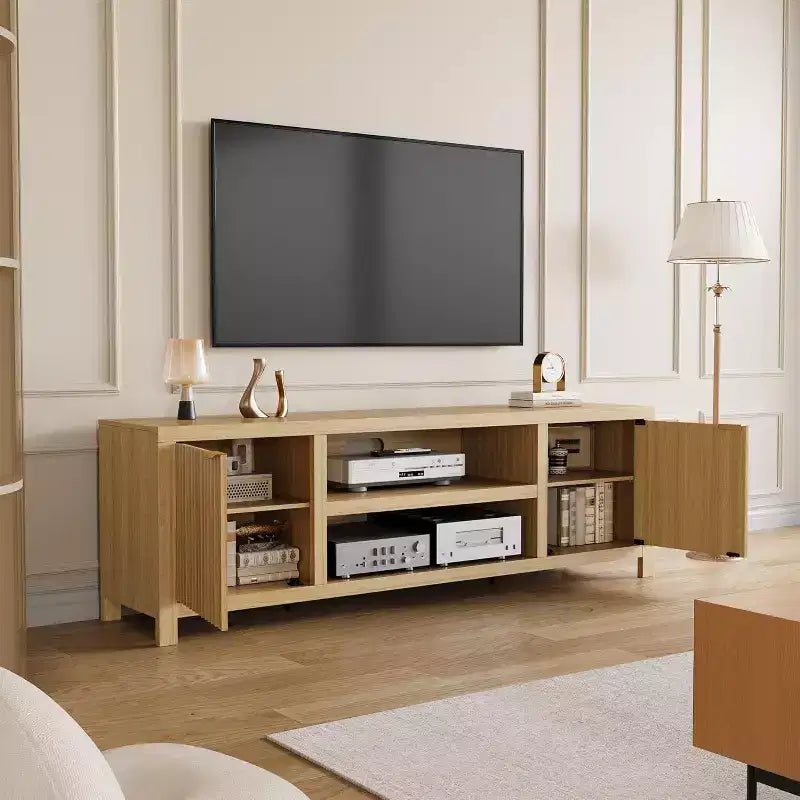 Meuble TV cannelé pour 80 pouces, meuble de divertissement moderne avec étagères réglables, meuble TV et multimédia de rangement à 2 niveaux pour salon et chambre à coucher