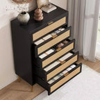Commode 5 tiroirs en rotin, Chiffonnier étroit de 112 cm de haut, Meuble de rangement en bois style ferme avec pieds et poignées en métal, Commode moderne pour chambre à coucher