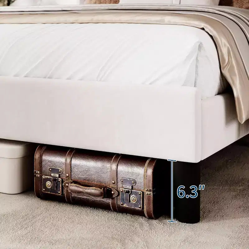 Cadre de lit Acekool avec tête de lit capitonnée, lit plateforme rembourré, capitonnage vertical, support à lattes en bois, pas besoin de sommier, blanc