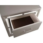 Table de chevet en métal HomeStock 28 po H x 25 po L, carrée, finition argentée, 2 tiroirs, pour salon et chambre à coucher
