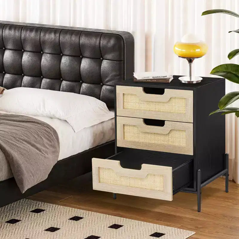 Table de chevet en rotin avec 3 tiroirs, table de chevet compacte, table d'appoint rustique en bois avec rangement, pieds en métal, pour chambre à coucher, salon, montage facile