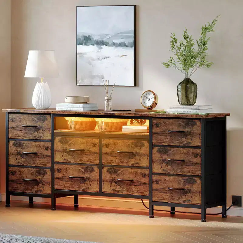 Longue commode de chambre avec 10 tiroirs en tissu, prise de courant et lumière LED, meuble TV pour téléviseurs de 65 à 75 pouces