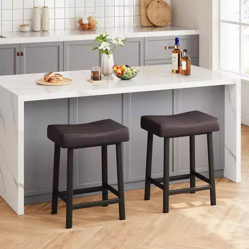 Lot de 2 tabourets de bar à hauteur de comptoir, en cuir PU avec pieds en métal robuste, sièges épais en forme de selle, tabourets de petit-déjeuner