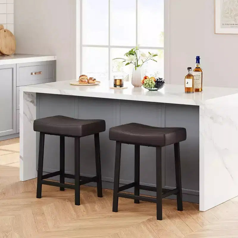 Lot de 2 tabourets de bar à hauteur de comptoir, en cuir PU avec pieds en métal robuste, sièges épais en forme de selle, tabourets de petit-déjeuner