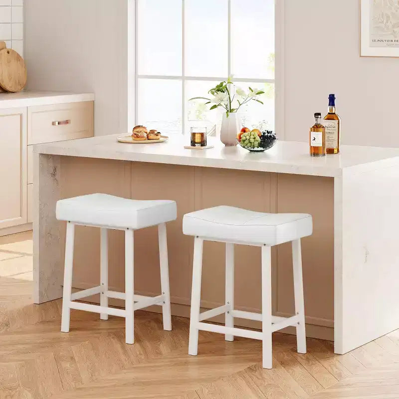 Lot de 2 tabourets de bar à hauteur de comptoir, en cuir PU avec pieds en métal robuste, sièges épais en forme de selle, tabourets de petit-déjeuner