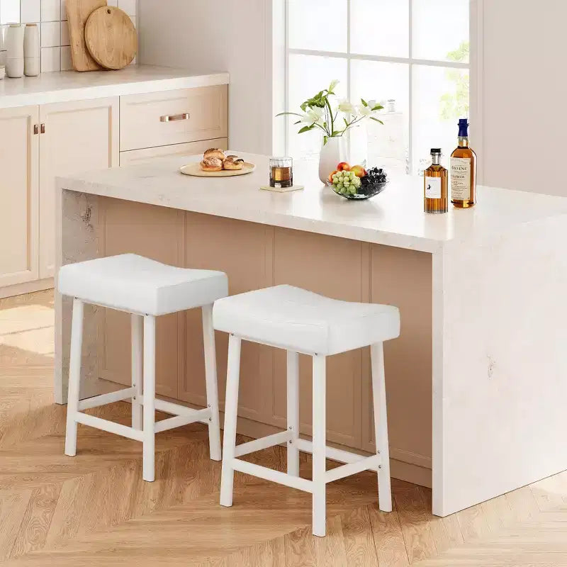 Lot de 2 tabourets de bar à hauteur de comptoir, en cuir PU avec pieds en métal robuste, sièges épais en forme de selle, tabourets de petit-déjeuner