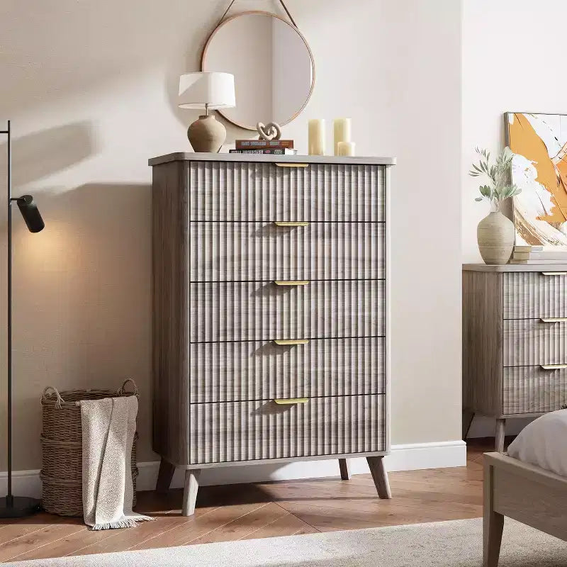 Commode cannelée pour chambre à coucher avec 5 tiroirs profonds, commode haute de 120 cm, design à profil incurvé, commode moderne en bois pour salon et couloir