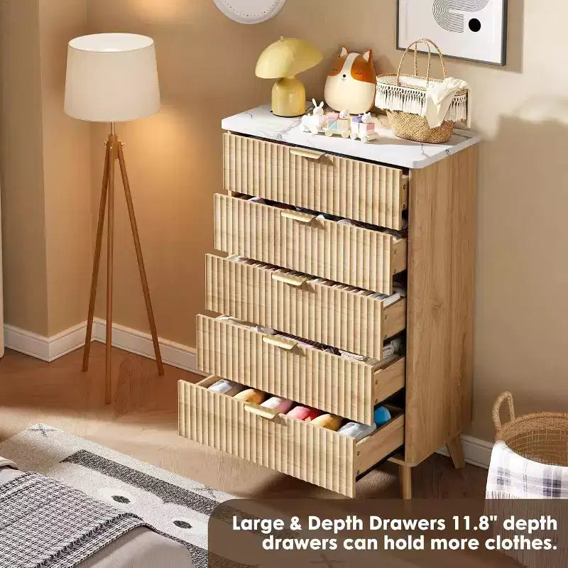 Commode cannelée pour chambre à coucher avec 5 tiroirs profonds, commode haute de 120 cm, design à profil incurvé, commode moderne en bois pour salon et couloir