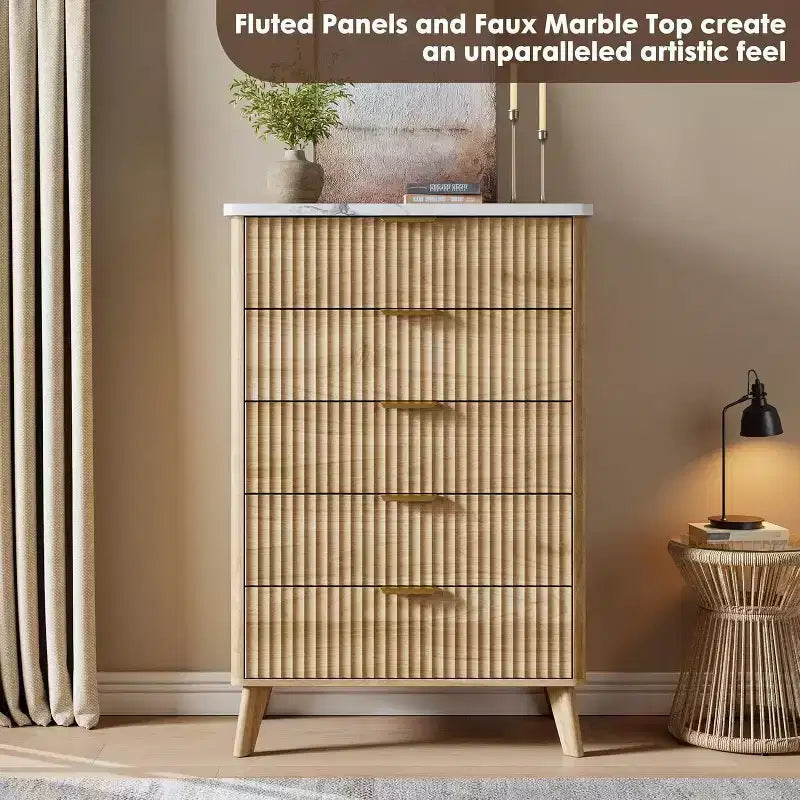 Commode cannelée pour chambre à coucher avec 5 tiroirs profonds, commode haute de 120 cm, design à profil incurvé, commode moderne en bois pour salon et couloir