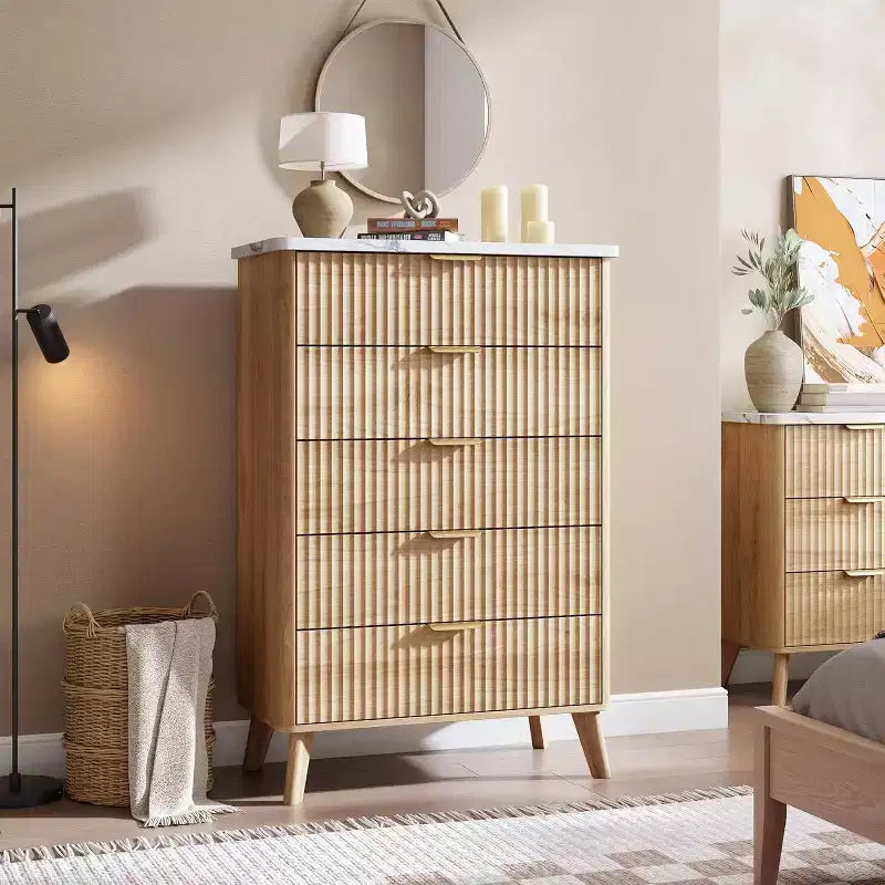 Commode cannelée pour chambre à coucher avec 5 tiroirs profonds, commode haute de 120 cm, design à profil incurvé, commode moderne en bois pour salon et couloir