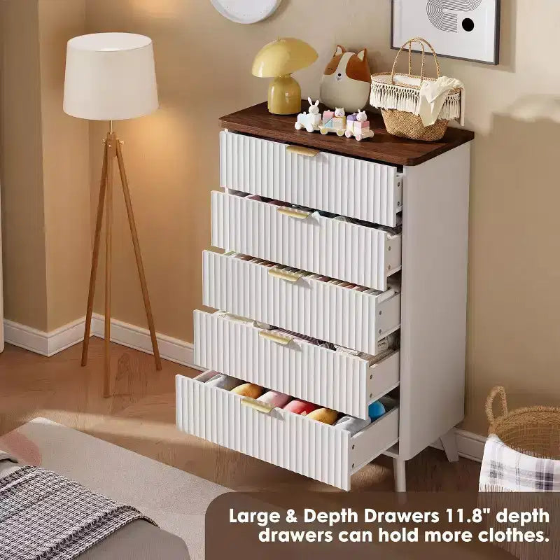 Commode cannelée pour chambre à coucher avec 5 tiroirs profonds, commode haute de 120 cm, design à profil incurvé, commode moderne en bois pour salon et couloir