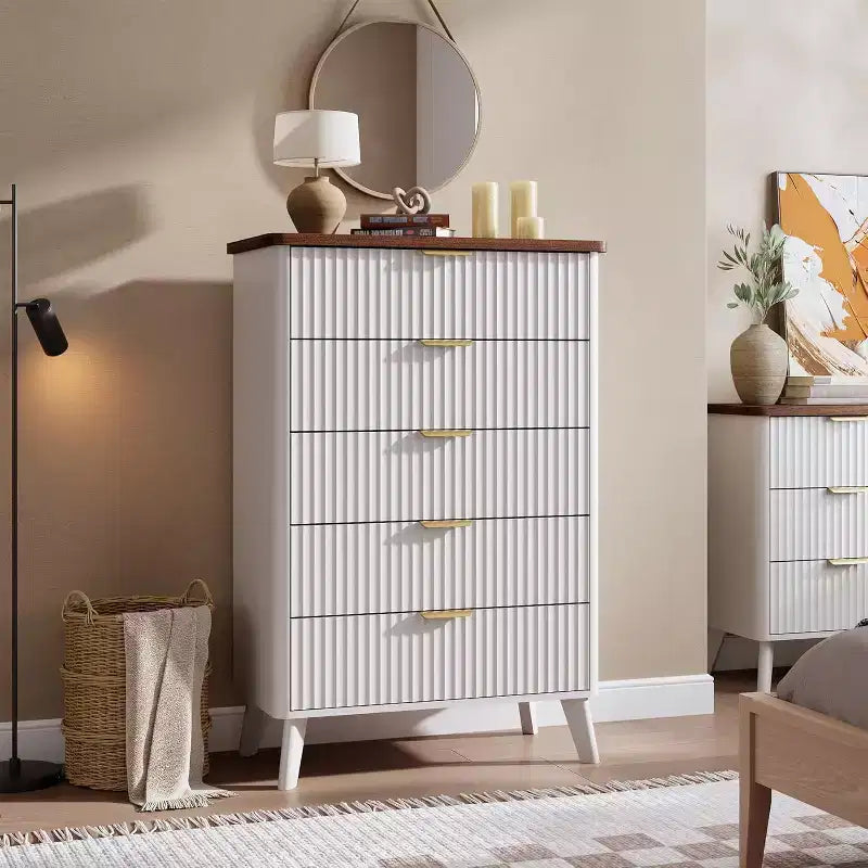 Commode cannelée pour chambre à coucher avec 5 tiroirs profonds, commode haute de 120 cm, design à profil incurvé, commode moderne en bois pour salon et couloir