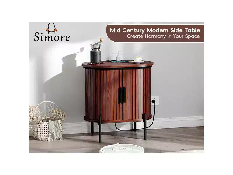 Buffet moderne du milieu du siècle Bestier avec portes coulissantes à lattes, prise de courant intégrée et ports USB
