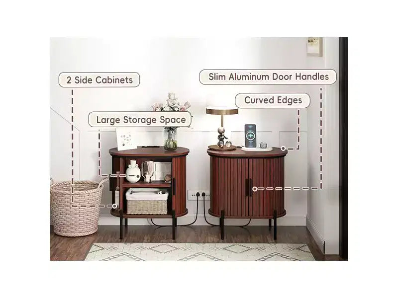 Buffet moderne du milieu du siècle Bestier avec portes coulissantes à lattes, prise de courant intégrée et ports USB