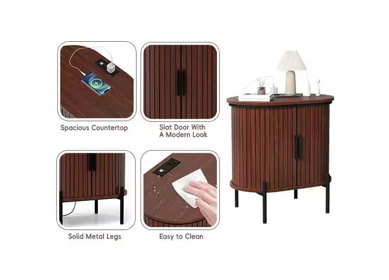 Buffet moderne du milieu du siècle Bestier avec portes coulissantes à lattes, prise de courant intégrée et ports USB