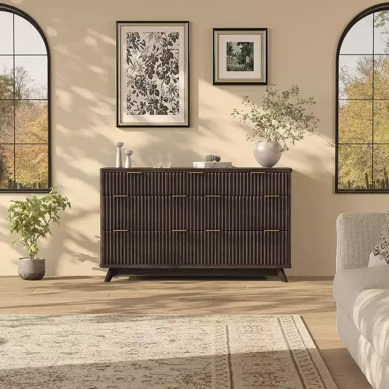 Commode à 7 tiroirs cannelée pour chambre à coucher, commode moderne de 137 cm de large, design profilé incurvé, meuble de rangement en bois pour salon, couloir