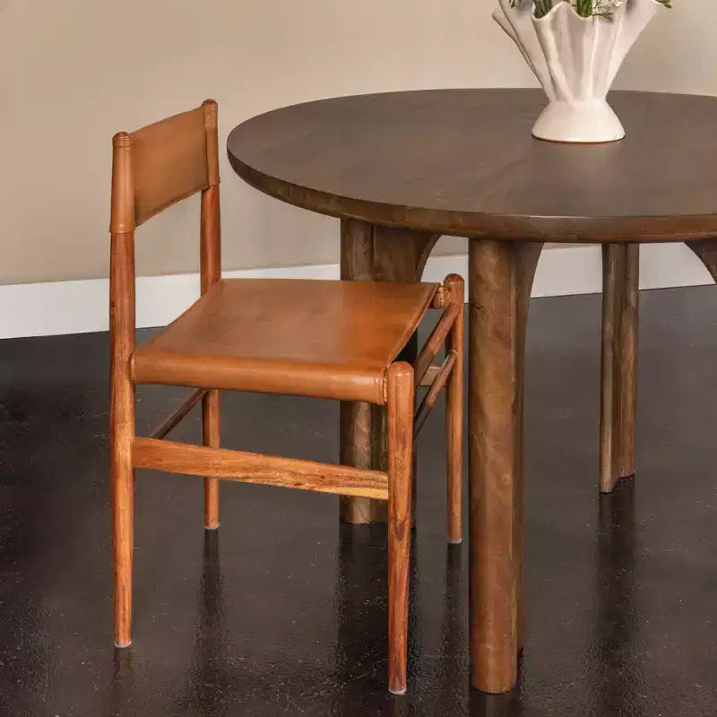 Chaise de salle à manger en bois massif et cuir Storied Home, ensemble de 2