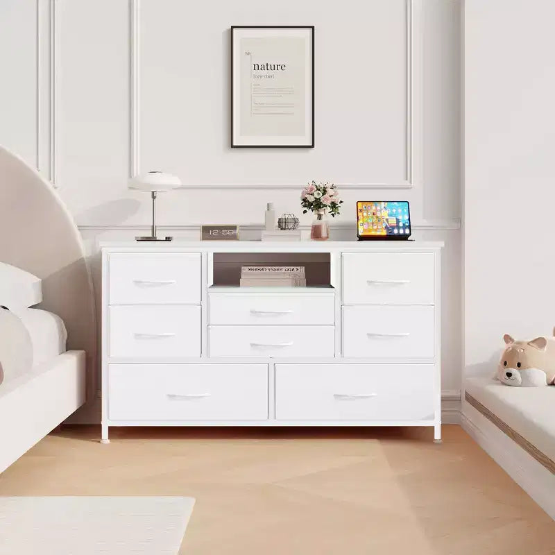 Commode à 8 tiroirs Meuble TV avec prises électriques et éclairage LED RVB, cuir blanc, plateau en bois, convient aux téléviseurs de 55 pouces, tiroirs profonds en tissu, pour chambre/salon