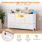 Commode à 8 tiroirs Meuble TV avec prises électriques et éclairage LED RVB, cuir blanc, plateau en bois, convient aux téléviseurs de 55 pouces, tiroirs profonds en tissu, pour chambre/salon