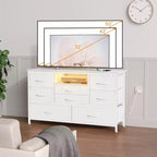 Commode à 8 tiroirs Meuble TV avec prises électriques et éclairage LED RVB, cuir blanc, plateau en bois, convient aux téléviseurs de 55 pouces, tiroirs profonds en tissu, pour chambre/salon