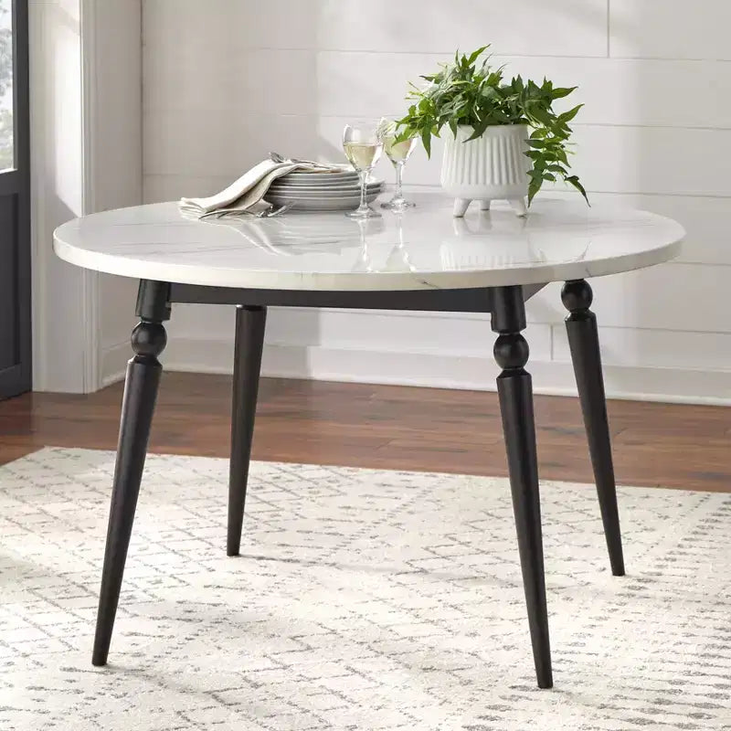Table à manger ronde Lifestorey Bertona en faux marbre, 117 cm, avec pieds fuseau noirs
