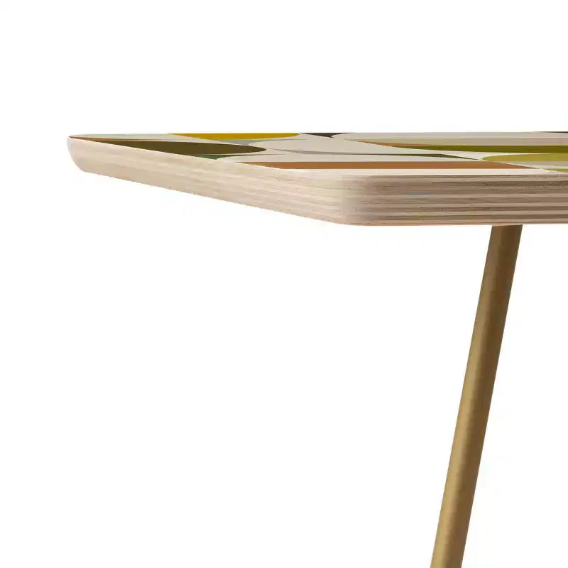La Table d'appoint The Old Art Studio Mid Century Blanche/Dorée - Deny Designs : Bouleau de la Baltique, pieds en acier, finition mate