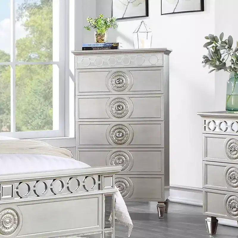 Tiroir de rangement décoratif Varian de 31 po, finition argent et miroir - Acme Furniture