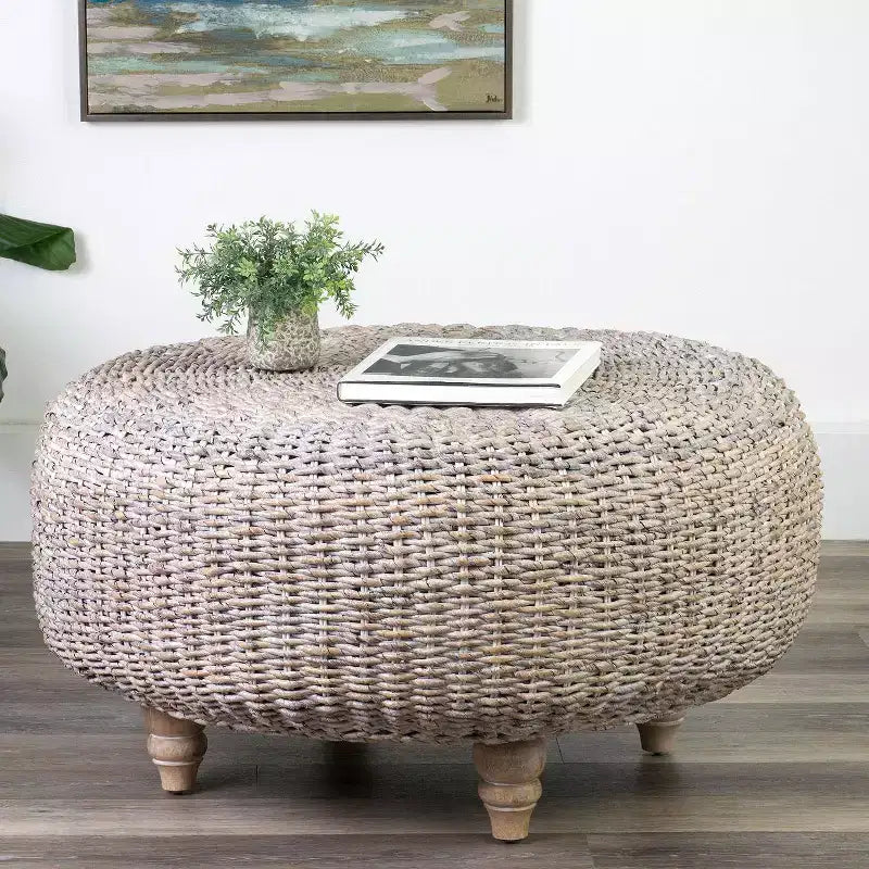Table basse ronde East at Main Borneo, couleur havane