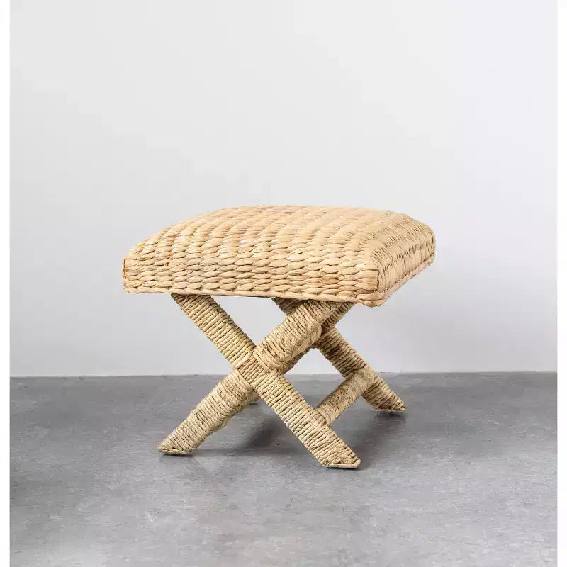 Table d'appoint Storied Home en jacinthe d'eau tressée et bois marron : Cadre en acajou, aucun assemblage requis.