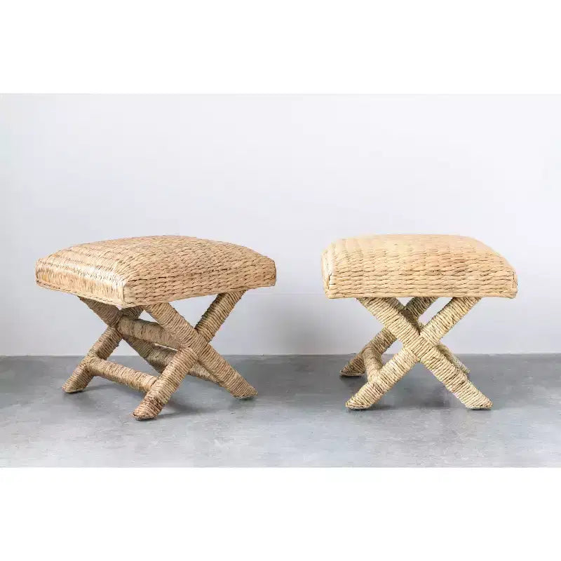 Table d'appoint Storied Home en jacinthe d'eau tressée et bois marron : Cadre en acajou, aucun assemblage requis.