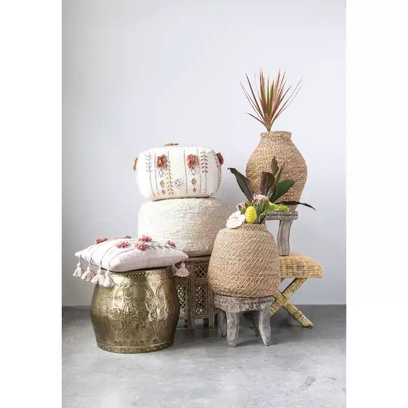 Table d'appoint Storied Home en jacinthe d'eau tressée et bois marron : Cadre en acajou, aucun assemblage requis.
