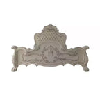 Lit king-size Californie Acme Furniture 97" cuir synthétique et finition blanc cassé : style rococo, taille généreuse, design à dossier en forme de dromadaire