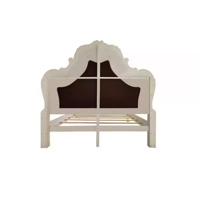 Lit king-size Californie Acme Furniture 97" cuir synthétique et finition blanc cassé : style rococo, taille généreuse, design à dossier en forme de dromadaire