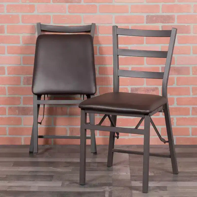 Emma et Oliver Lot de 2 chaises pliantes en métal à dossier échelle avec assise en vinyle marron