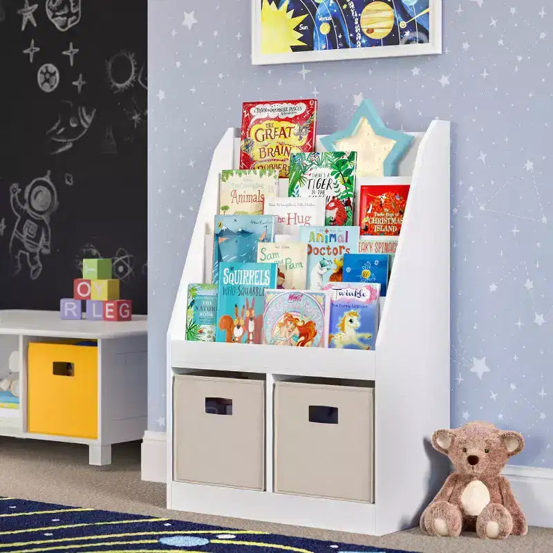 Étagère à livres et meuble de rangement pour jouets RiverRidge Kids avec 4 casiers à livres et 2 compartiments, blanc avec 2 bacs en tissu