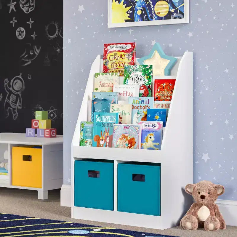 Étagère à livres et meuble de rangement pour jouets RiverRidge Kids avec 4 casiers à livres et 2 compartiments, blanc avec 2 bacs en tissu