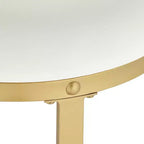 Tabouret de bar 55 Downing Street Palmer en métal doré, hauteur 66 cm, avec coussin rond en tissu blanc moderne et repose-pieds pour îlot de cuisine, comptoir de bar ou maison