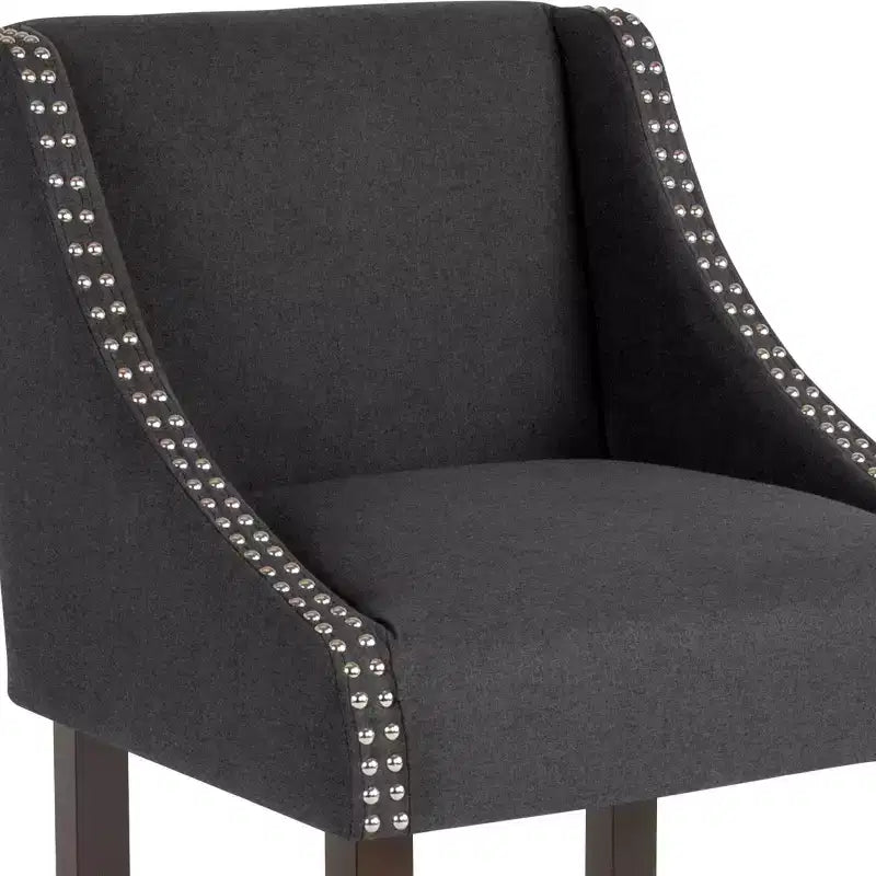 Emma et Oliver – Lot de 2 tabourets de comptoir de 61 cm, style transitionnel, noyer, avec garniture cloutée décorative.