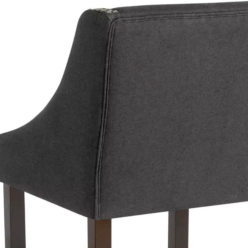 Emma et Oliver – Lot de 2 tabourets de comptoir de 61 cm, style transitionnel, noyer, avec garniture cloutée décorative.