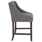 Emma et Oliver – Lot de 2 tabourets de comptoir de 61 cm, style transitionnel, noyer, avec garniture cloutée décorative.