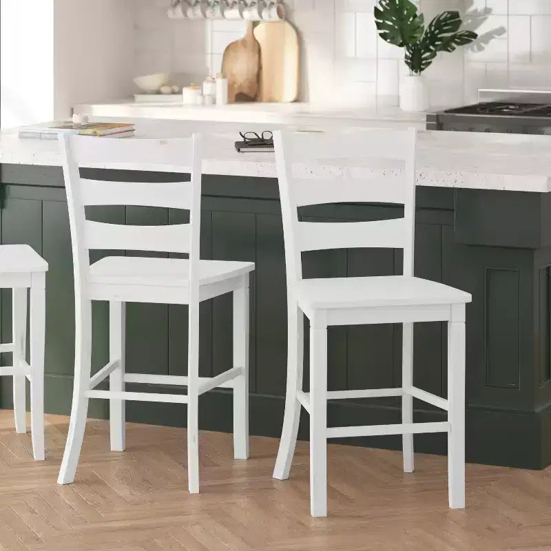 Merrick Lane, ensemble de deux tabourets de bar à hauteur de comptoir classiques en bois à dossier échelle avec sièges en bois massif