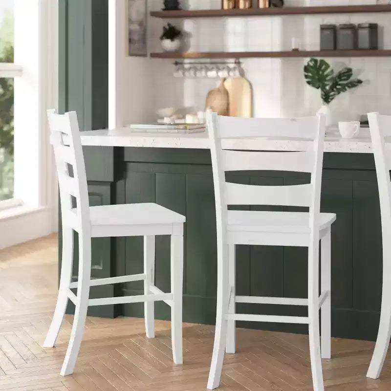 Merrick Lane, ensemble de deux tabourets de bar à hauteur de comptoir classiques en bois à dossier échelle avec sièges en bois massif