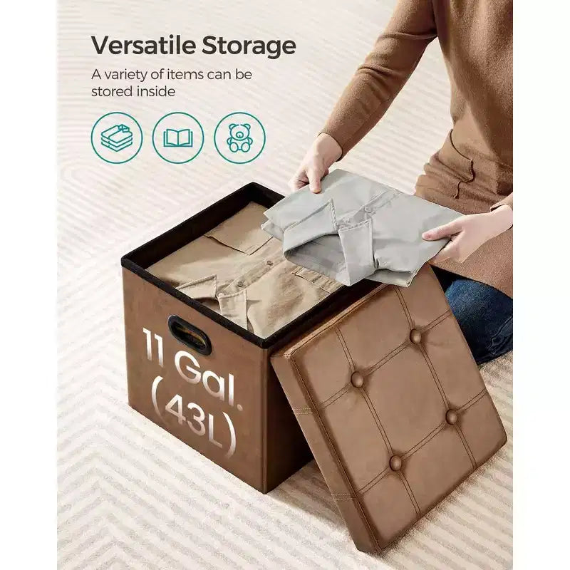 SONGMICS Pouf de rangement pliable de 38 cm, Repose-pieds cubique, Table basse avec poignées à trous, Similicuir