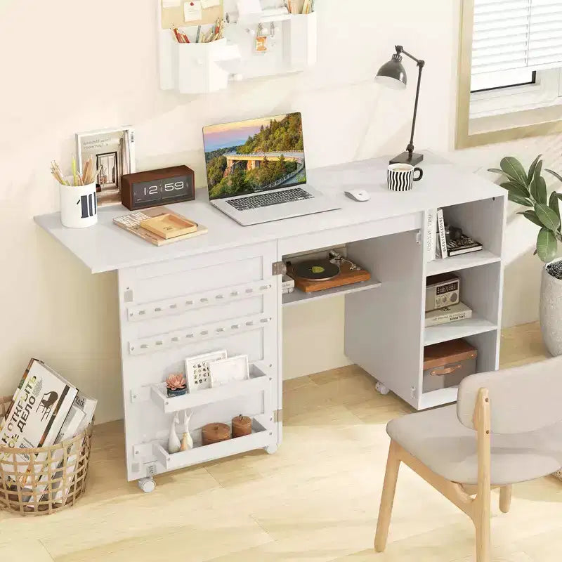 Table de couture pliante Costway avec étagères de rangement, 2 bacs de rangement et 18 chevilles, roulettes verrouillables
